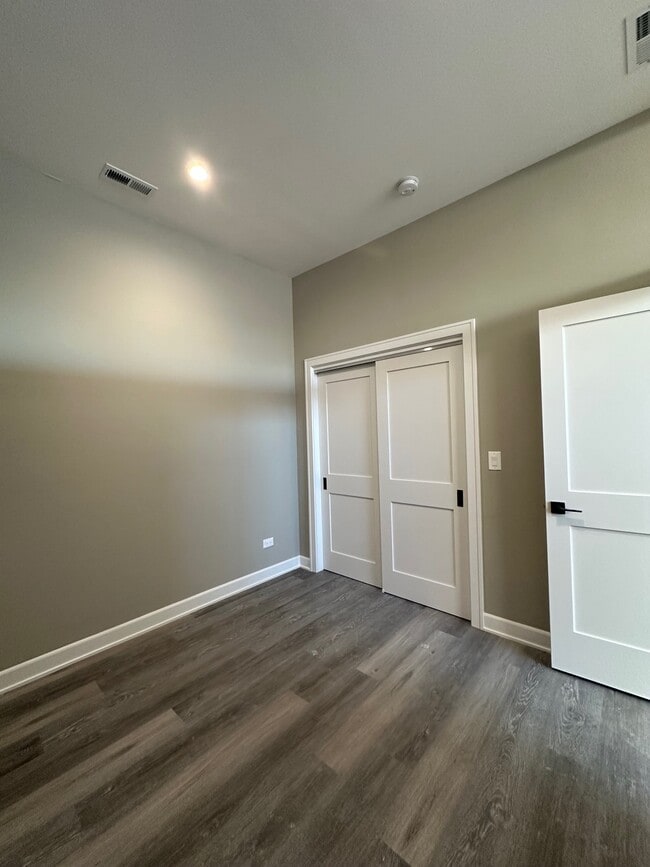 Building Photo - 5912 N Nashotah Ave