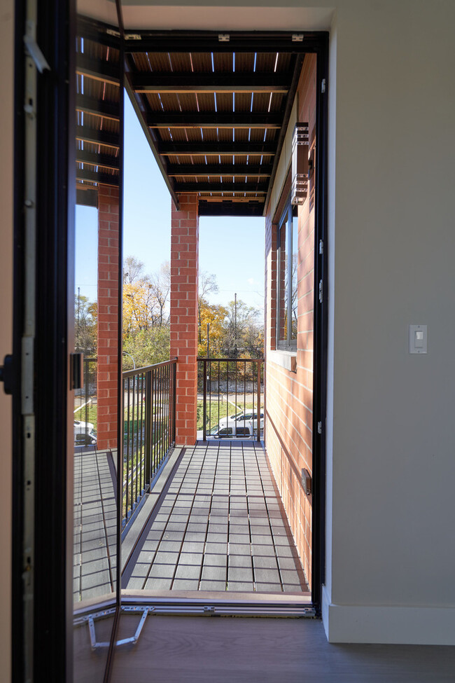 Building Photo - 1405 E 65th Pl