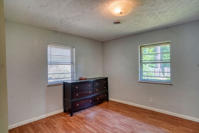 Building Photo - 2920 Highwoods Dr E