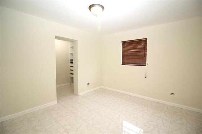 Building Photo - 3910 SW 61st Ave