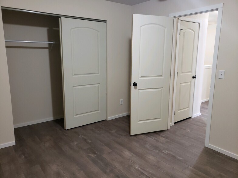 Bedroom 2 - 304 S Skipworth Rd