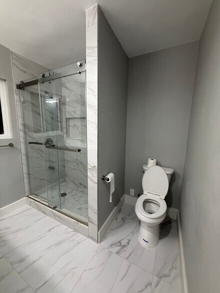 Bathroom - 1483 Allison Ave