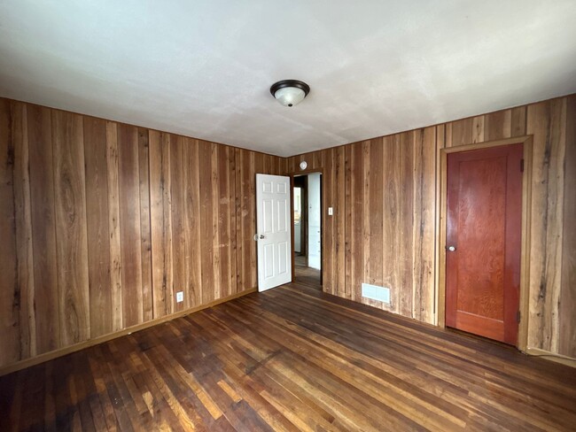 Building Photo - 445 S Sheridan St