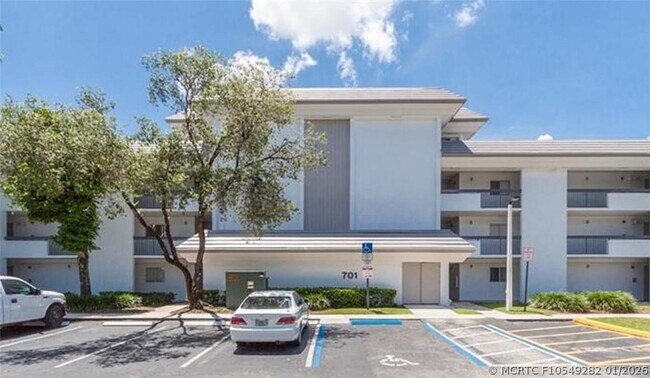Building Photo - 701 N Pine Island Rd