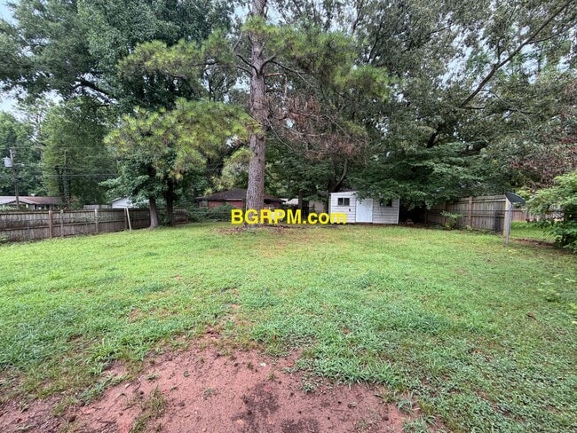 Building Photo - 3 BD 1.5 BA