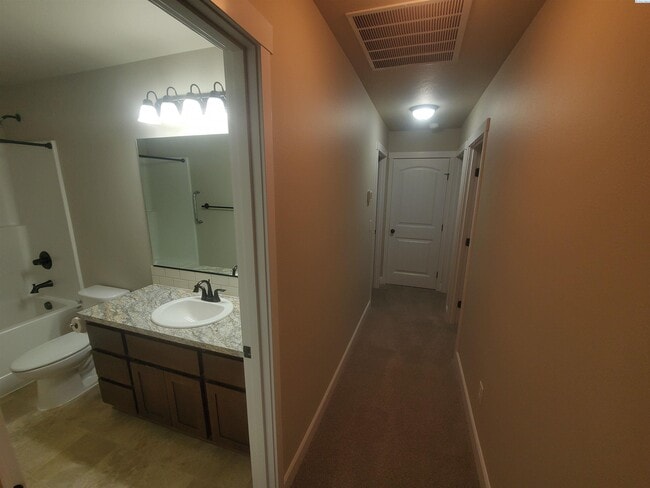 Building Photo - FOR RENT SAGECREST