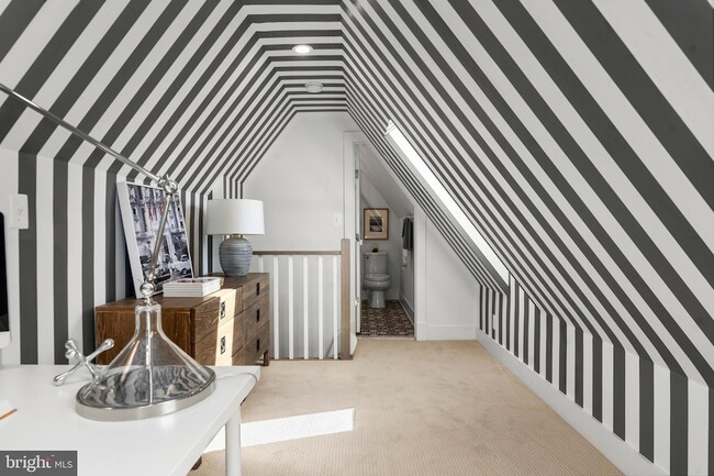 Building Photo - 1015 D St NE