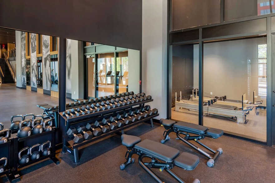 Building Photo - 409 Oak St