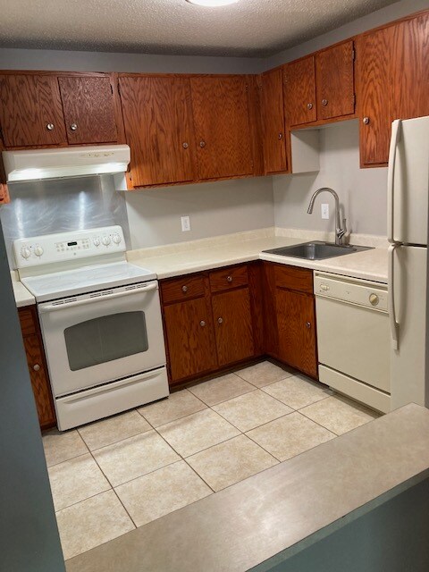 Building Photo - 1887 Silver Bell Rd