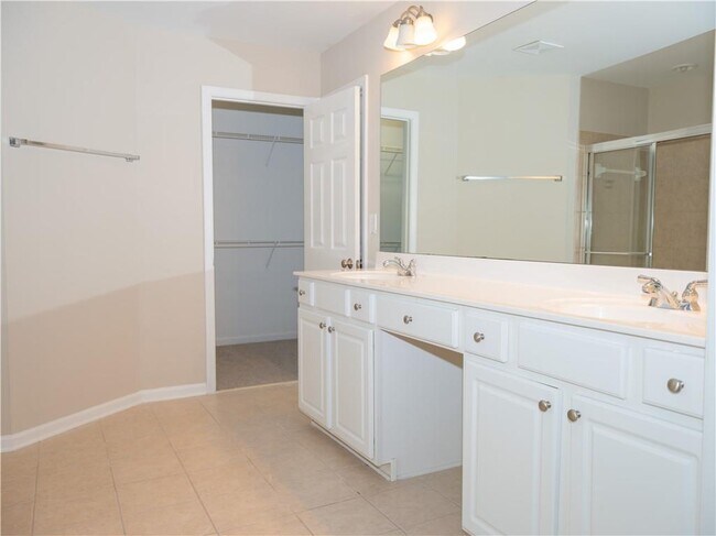 Building Photo - 663 Prada Ct NE