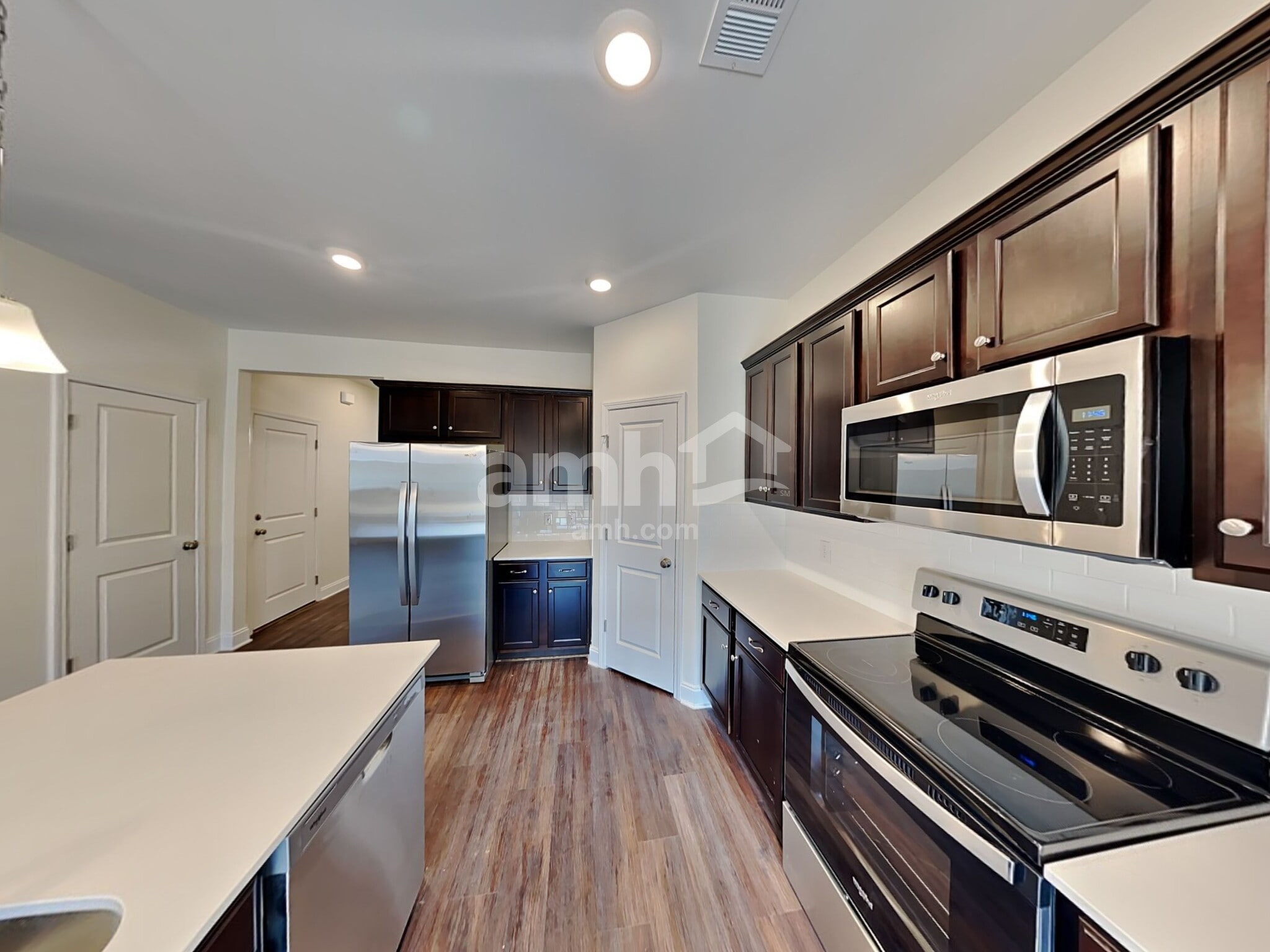 Building Photo - 2128 Williamshire Ln