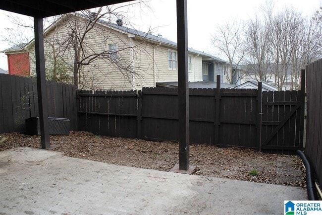 Building Photo - 805 Hillsboro Ln