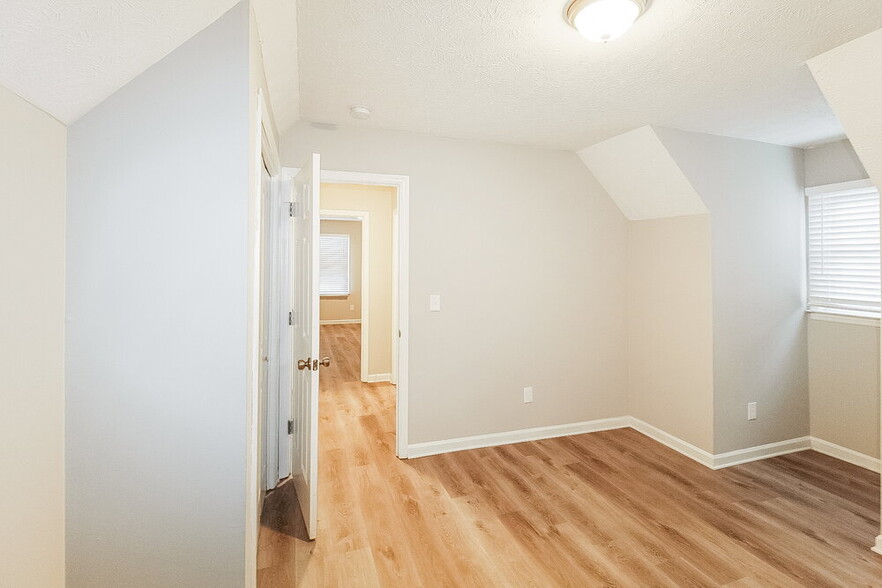 Building Photo - 3138 Calumet Cir NW