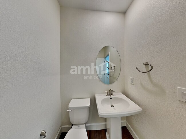 Building Photo - 9260 S Park St