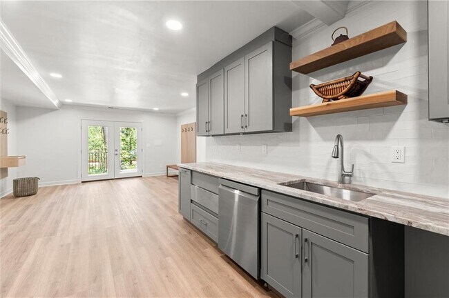Building Photo - 459 Atlanta Country Club Dr