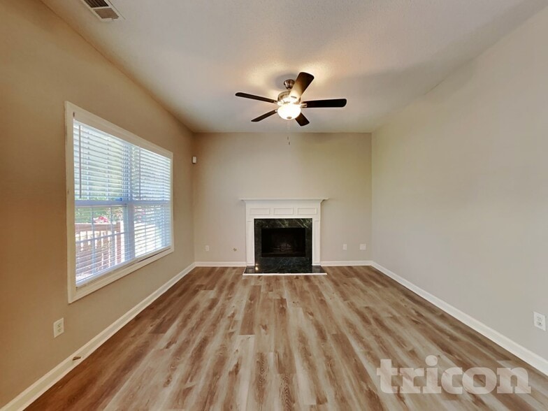 Building Photo - 225 Mels Way