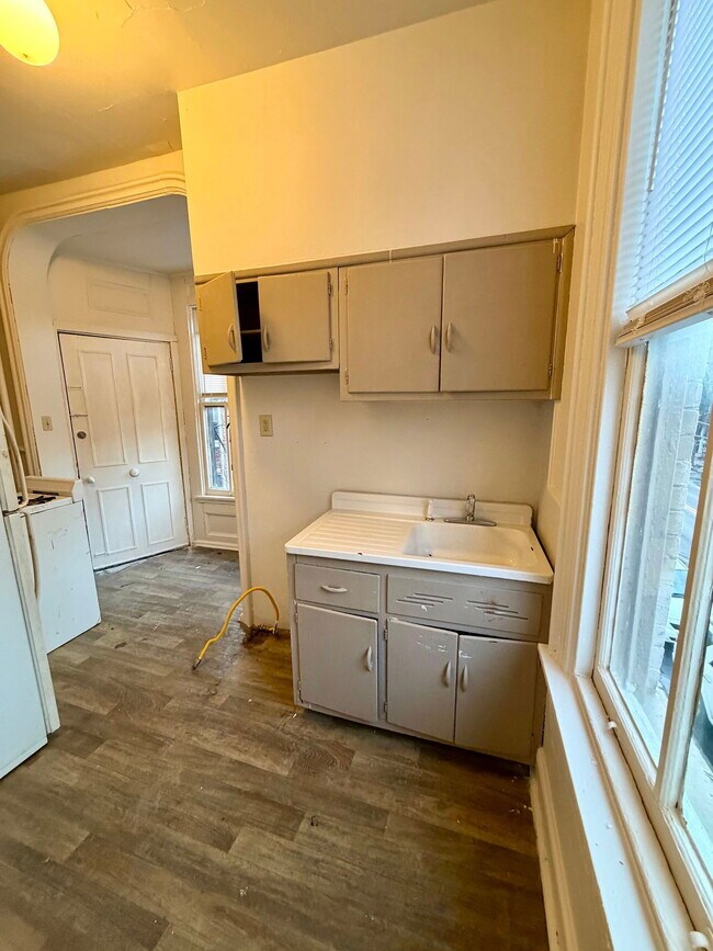 Building Photo - 446 N Duke St