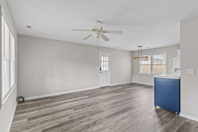 Building Photo - Pet-Friendly | Large Fenced Yard in North Wilmington