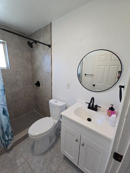 Building Photo - 906 Johns St