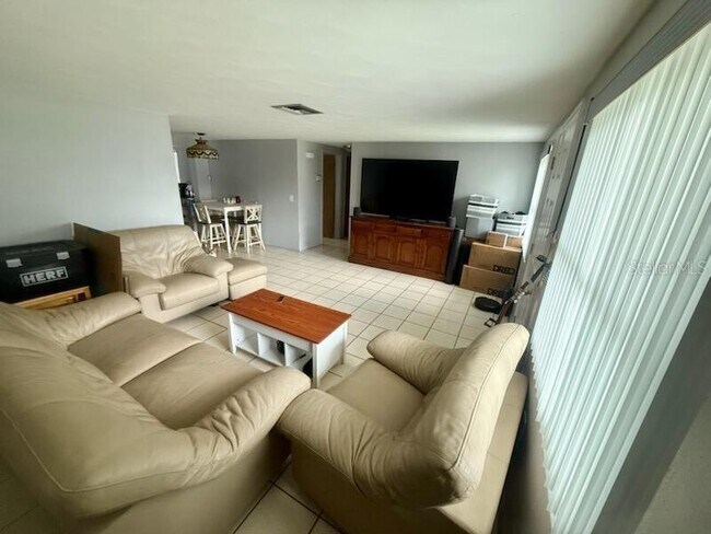 Building Photo - 3719 Warbler Dr