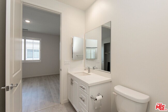 Building Photo - 10922 Mesa Ct