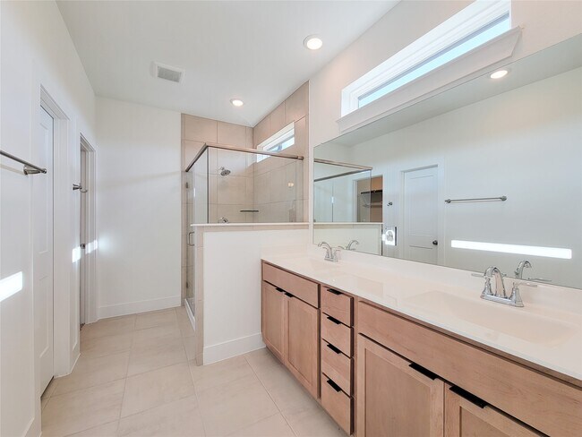 Building Photo - 10058 Rosette Dr