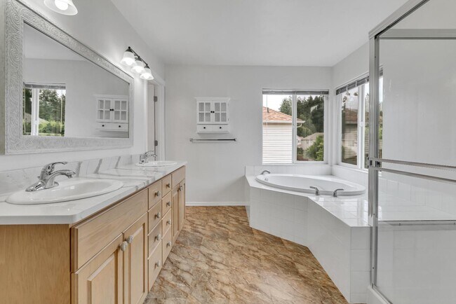 Building Photo - 6426 62nd St Ct W