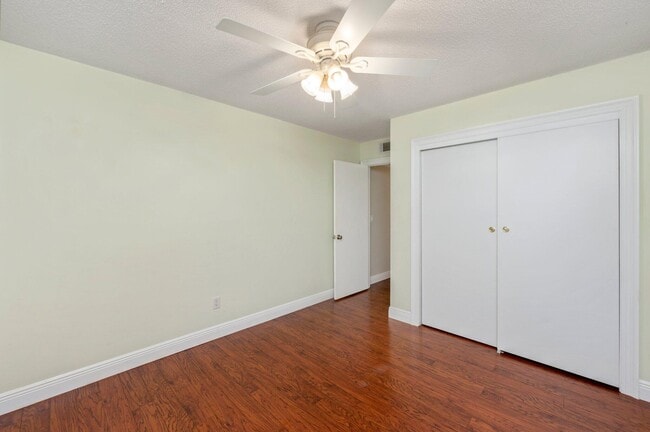Building Photo - 2901 Alpine Pl