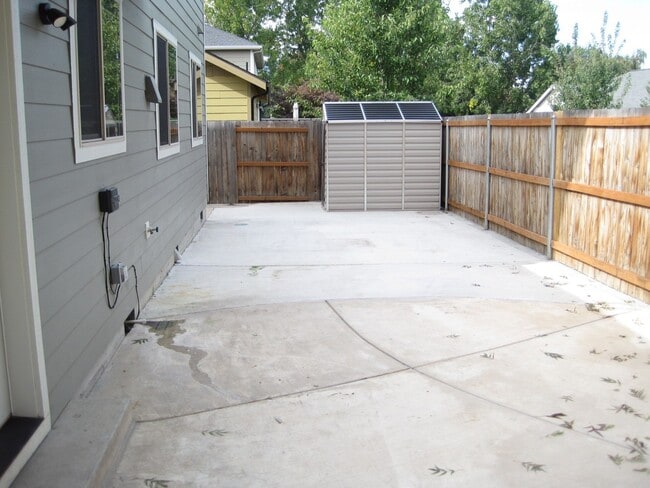 Building Photo - Beautiful Modern Home for Rent