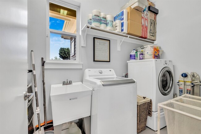 Building Photo - 5021 Nichols St