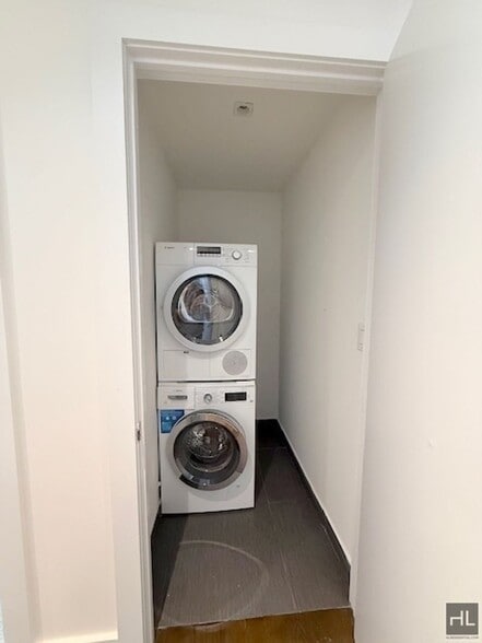 Building Photo - Large newly renovated 2 bed 2 bath - WEST END AVENUE