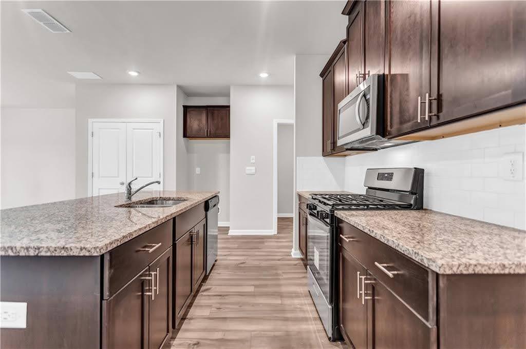 Building Photo - 1575 Villageside Ct