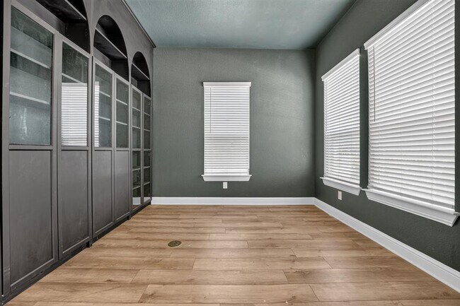 Building Photo - 508 Pinnacle View Dr