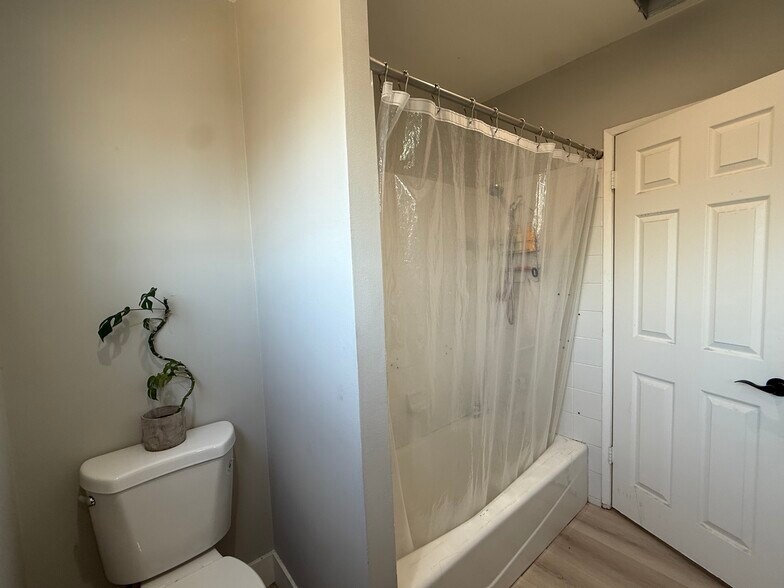 Building Photo - 7700 Alcove Ave