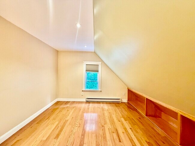 Building Photo - 12 Dunstan St