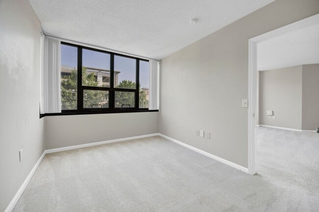 Building Photo - wh409