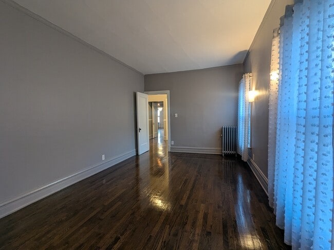 Building Photo - 5630 N Kenmore Ave