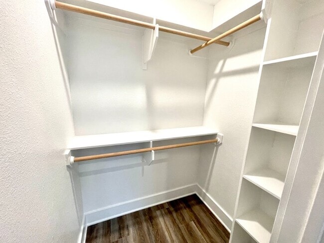 Building Photo - 710 Vassar Ct