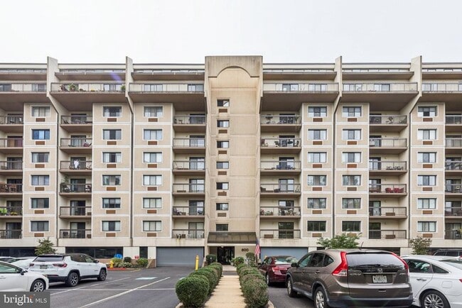 Building Photo - 800 Avondale Rd