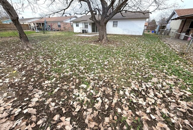 Building Photo - AVAILABLE NOW!!! Comfortable 4 br, 1.5 ba house for rent in Balch Springs