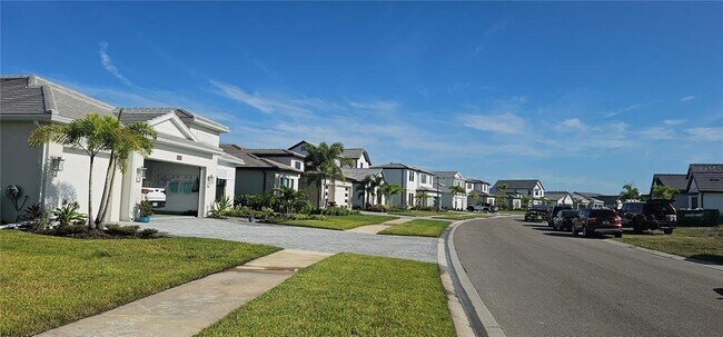 Building Photo - 2625 Waterfront Cir