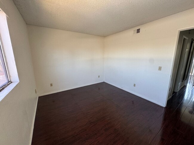 Building Photo - 2 Bedroom Townhome in El Cajon