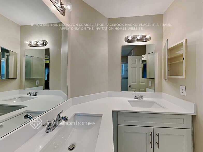 Building Photo - 2296 NW 170th Ave