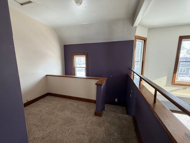 Building Photo - 3 Bedroom Home on NW Side of Grand Rapids