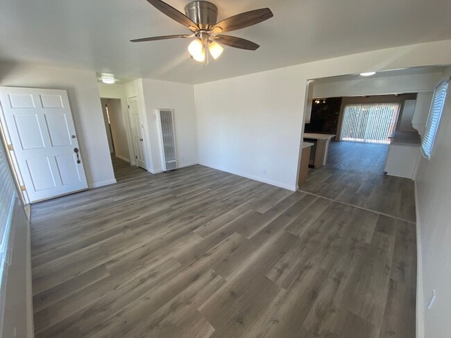 Building Photo - 3-Bed, 2-Bath Home, plus Bonus Room/Office...