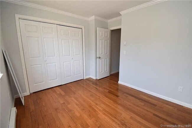 Building Photo - 581 Highland Ave