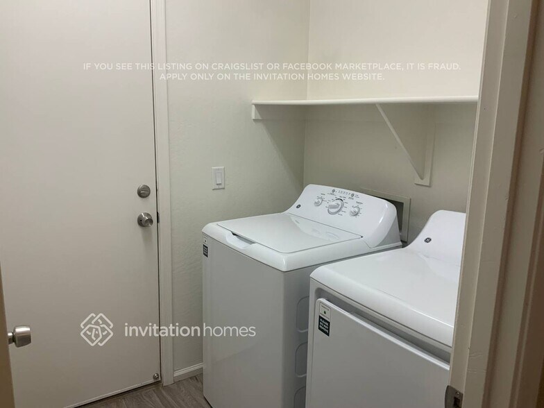 Building Photo - 1690 E Nancy Ave