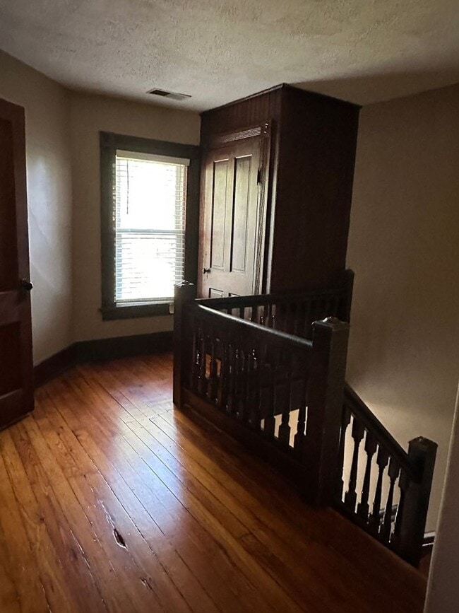 Building Photo - Marietta Gem