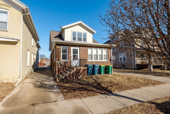 Building Photo - 17 6th St