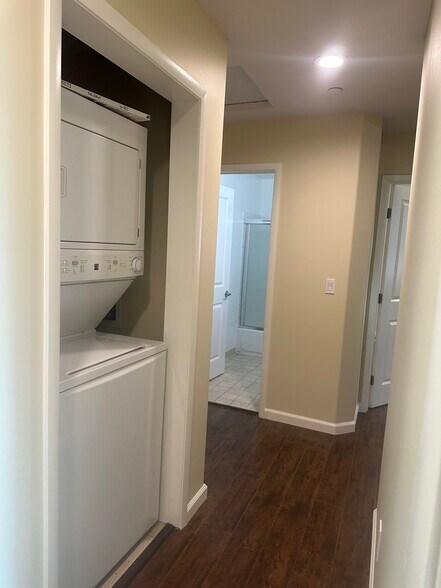 Building Photo - 14233 Tiara St